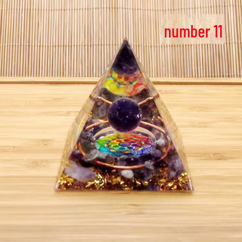 Ornamente creative din cristal: Pietre energetice, piramide și multe altele