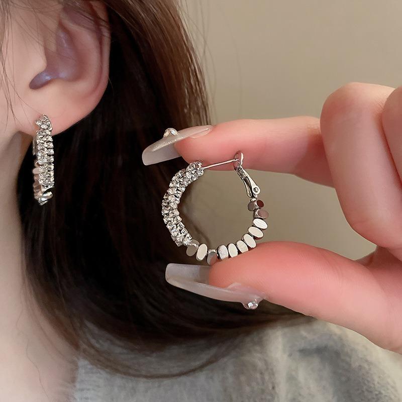 Silver Needle Diamond-set Geometric Circle Earrings Temperament Light Luxury High-end Earrings Personalized Design Cold Wind Earrings Wholesale