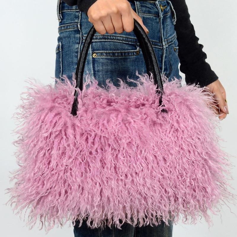 

2026 New Women s Fluffy Tote Bag Cute Large Capacity Faux Wool Handbag Fashion Versatile Shoulder Bag рожевий