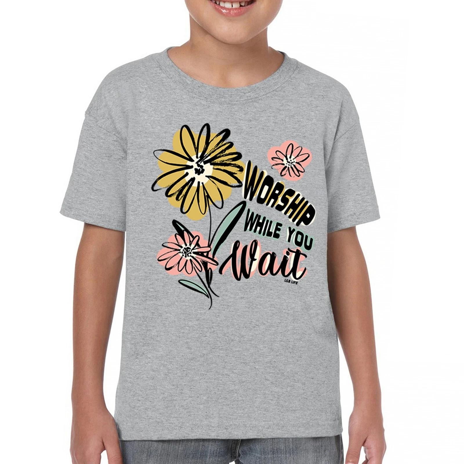 

Worship While You Wait Youth kids boys T-Shirt Christian God Inspiration Motivation Kids 160