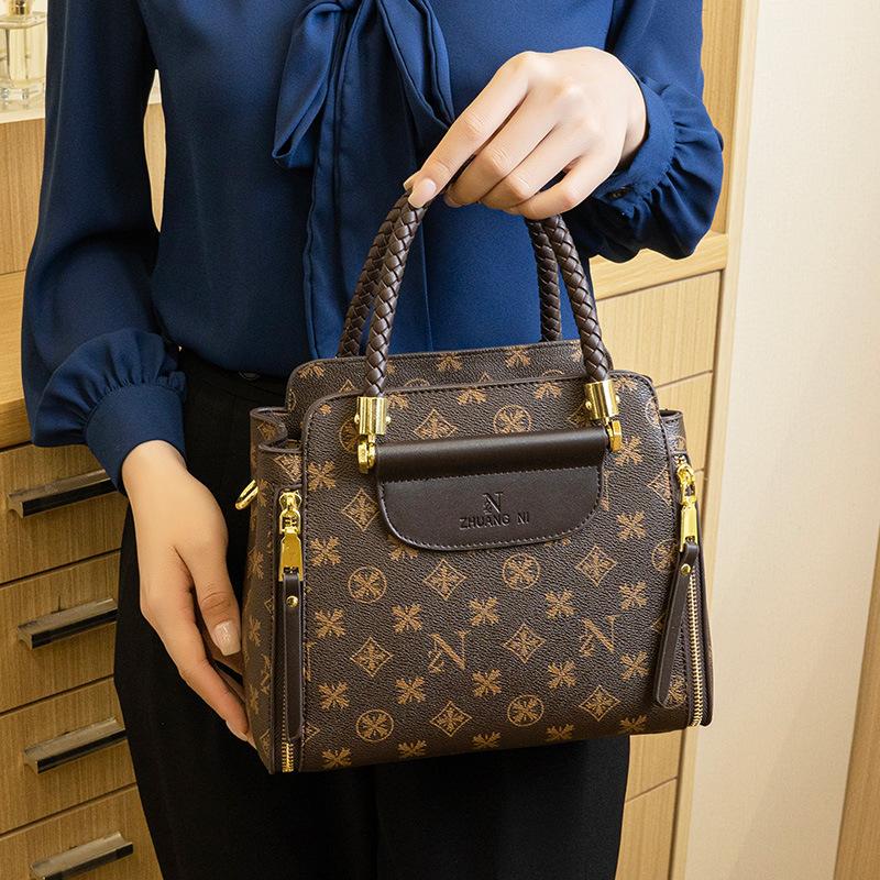 Advanced Women's Bag New Trendy Crossbody Retro Versatile Handbag Large Capacity Outdoor Shoulder Bag