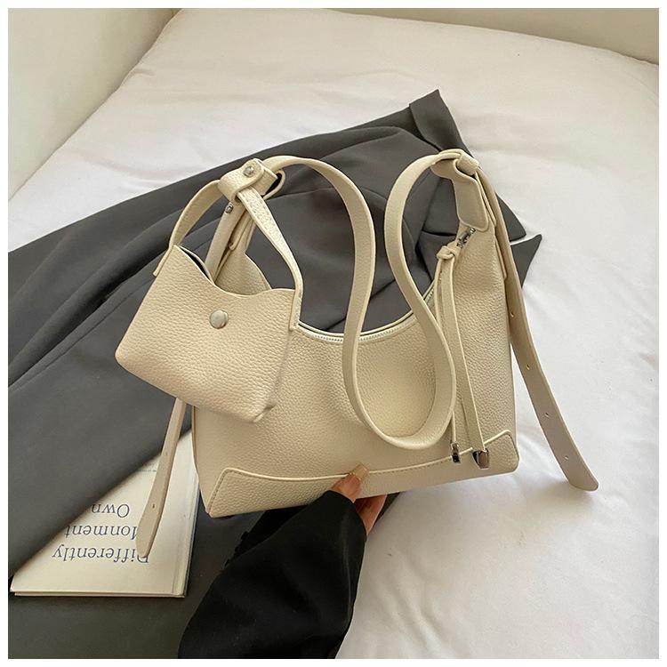 

Niche design bag women s 2025 new fashion high-end crescent bag large-capacity commuter shoulder messenger bag women белый