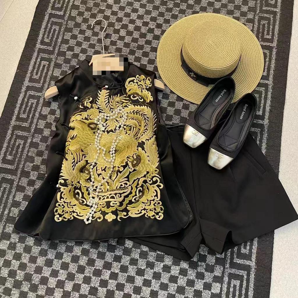 2023 Winter Women's Chinese-Style Vest: Golden Phoenix Embroidery, Stand Collar, Frog Button, Diagonal Placket, Street-Style Sleeveless Jacket