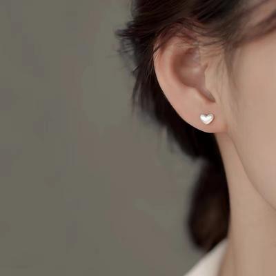 Female Brushed Heart-shaped Niche Earrings