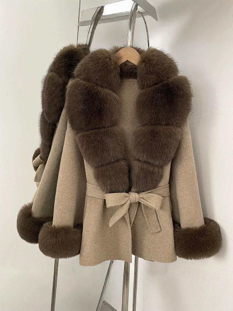 Cappotto Elegante Dimagrante in Cashmere Double-Face Autunno/Inverno 2025 con Pelliccia Sintetica di Volpe e Vita Cintureggiata