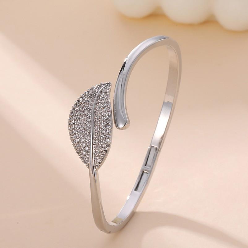 Creative Leaf Open Bracelet, European and American Hand Ornaments, High-end Small Fresh Accessories