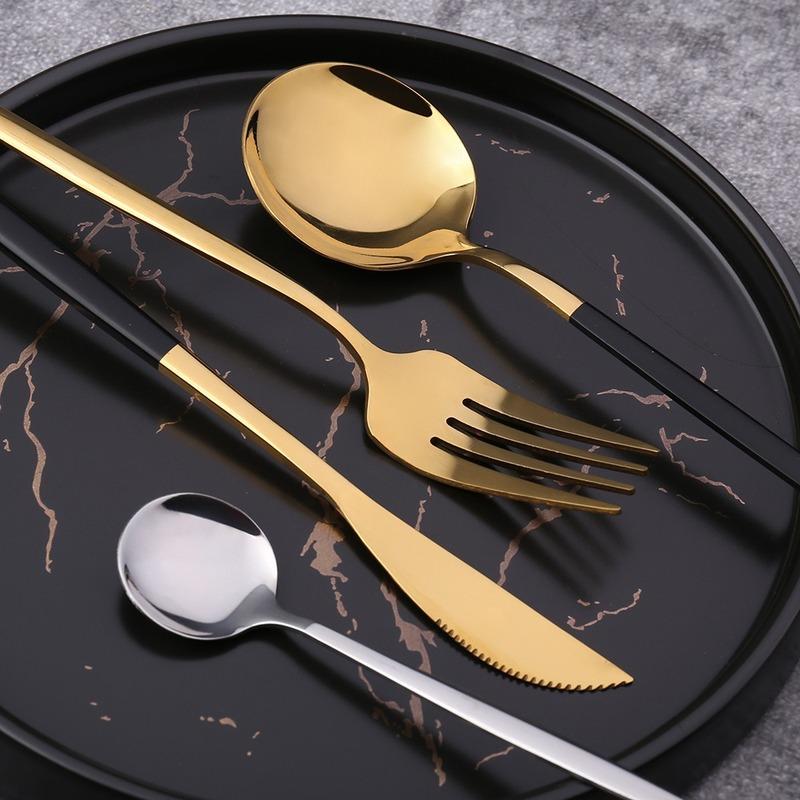 2/4 Stück Essgeschirr Tragbar Schwarz&Gold Edelstahl Löffel Gabel Steakmesser Set Reise Besteck Tischgeschirr Besteckset
