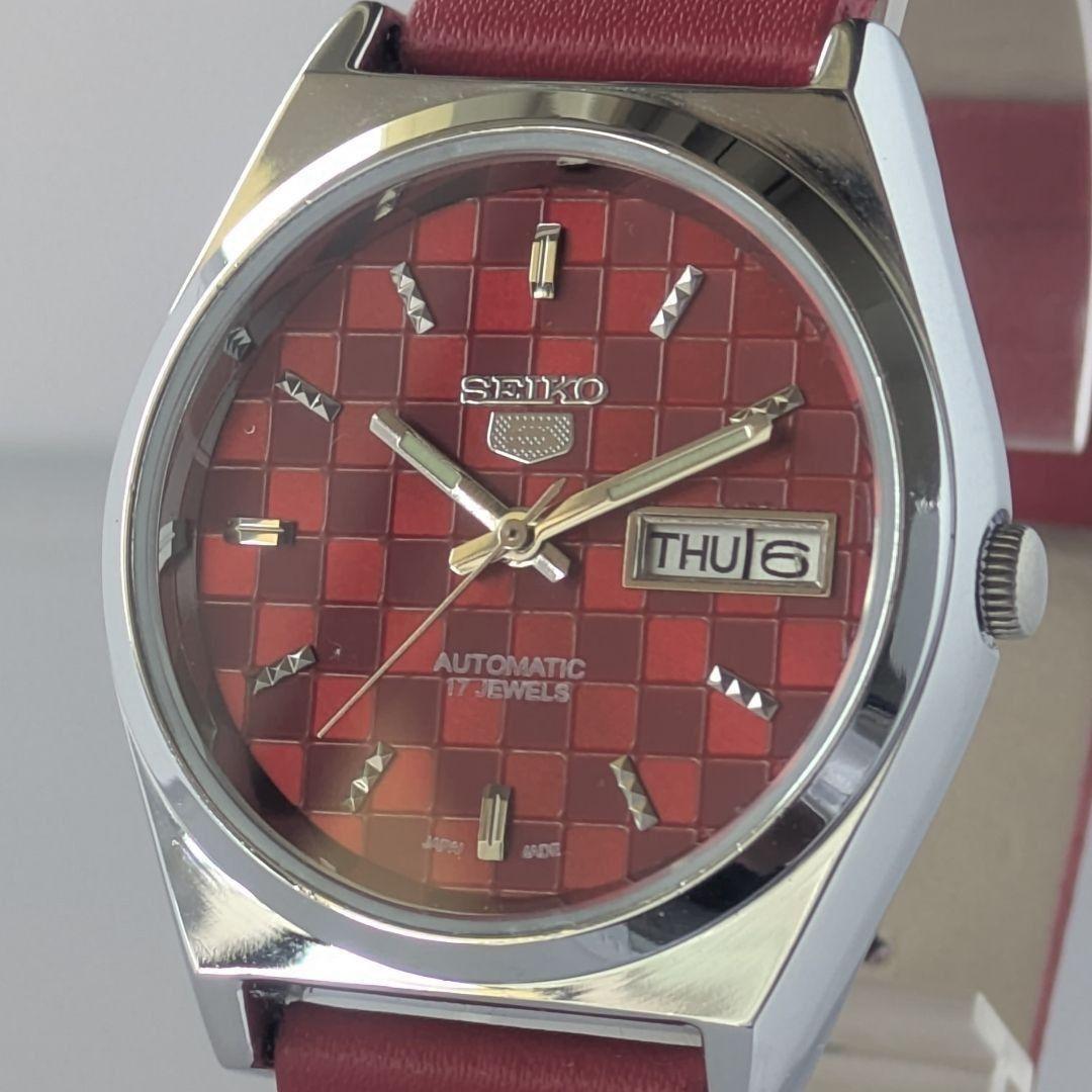 [Overhauled/working item] Seiko 5 automatic winding 80s vintage  rare red dial checkered pattern