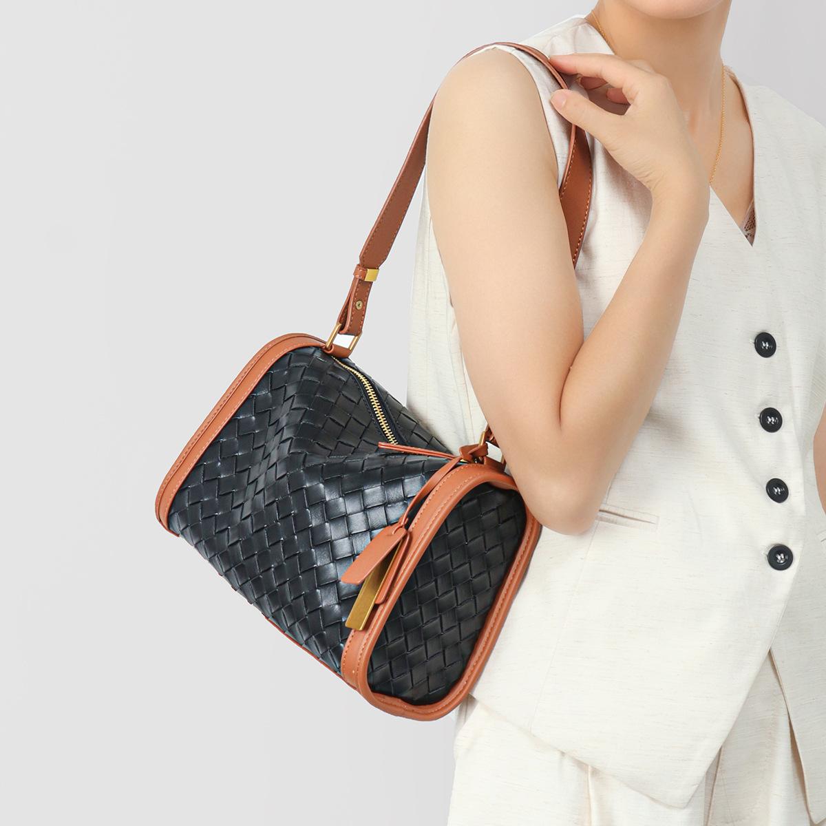 Genuine Leather Versatile Crossbody Bag Vintage Boston Bag Women s Shoulder Bag Fashion New Women s Commuter Bag