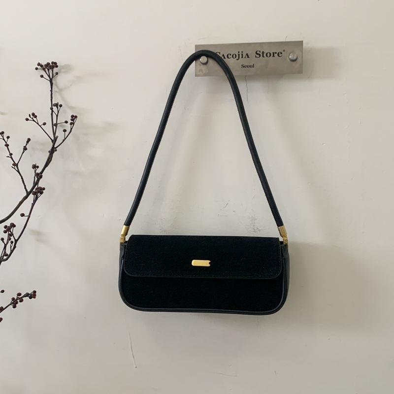 

осень 2025 новая сумка под мышкой женская мода текстура популярный зарубежный стиль нишевая сумка высокая ценность повседневная сумочка чёрный