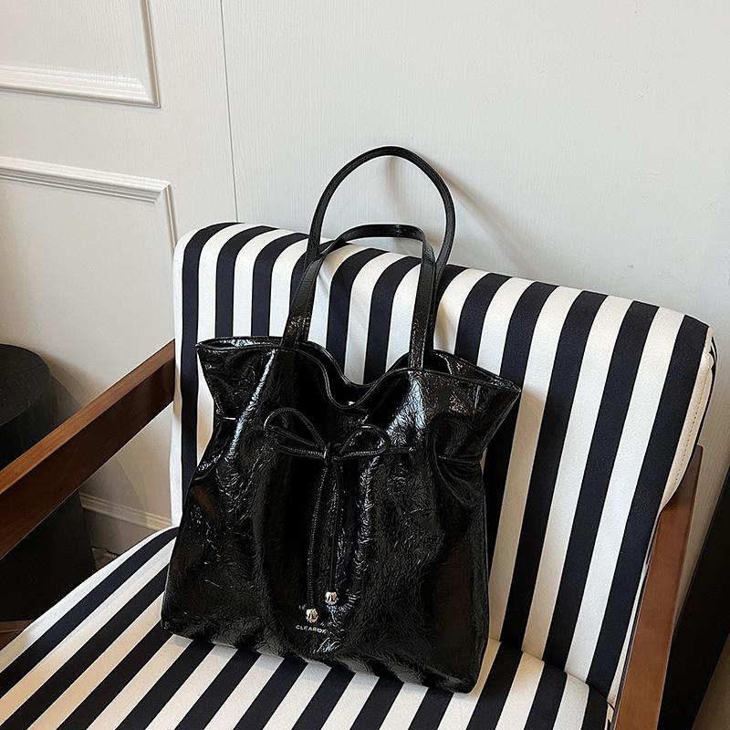 Fashion high-quality texture underarm bag women's 2025 new shoulder bag large-capacity simple and versatile commuter tote bag