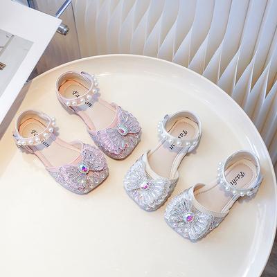 Sandálias Meio Abertas Brilhantes de Cristal Sapatos de Princesa para Crianças para Verão 2025 Novos Sapatos de Praia para Meninas Ins Laços Doces da Moda Cristal Macio