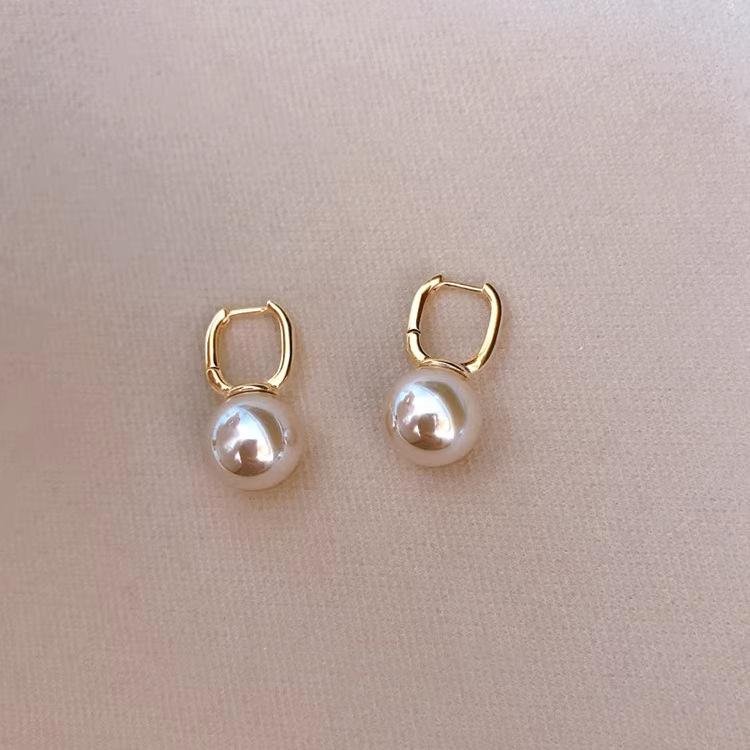 Simple Versatile Strong Light Pearl Earrings Female Temperament Ear Buckle Light Luxury Design Senior Fashionable and Versatile Earrings