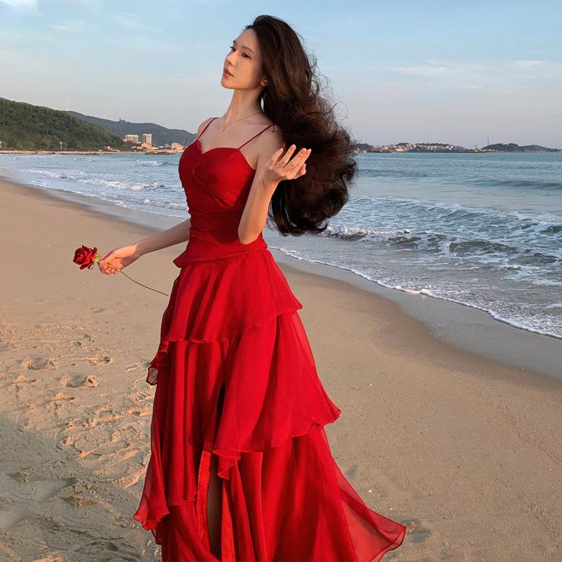 Nádherné červené plážové šaty: Francouzský volán, zdůrazňující pas, špagetová ramínka, dlouhá plážová sukně pro ženy.