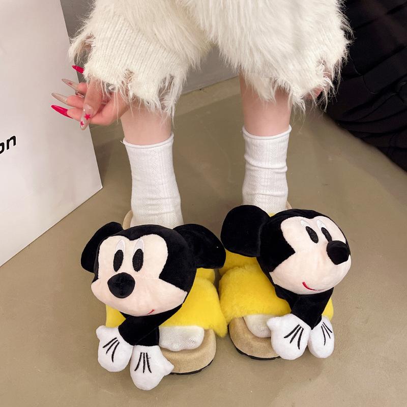 Kreskówkowe pluszowe kapcie wełniane Mickey damskie do noszenia na zewnątrz 2025 jesień i zima nowe kapcie bawełniane na grubej podeszwie typu jeden pedał buty damskie