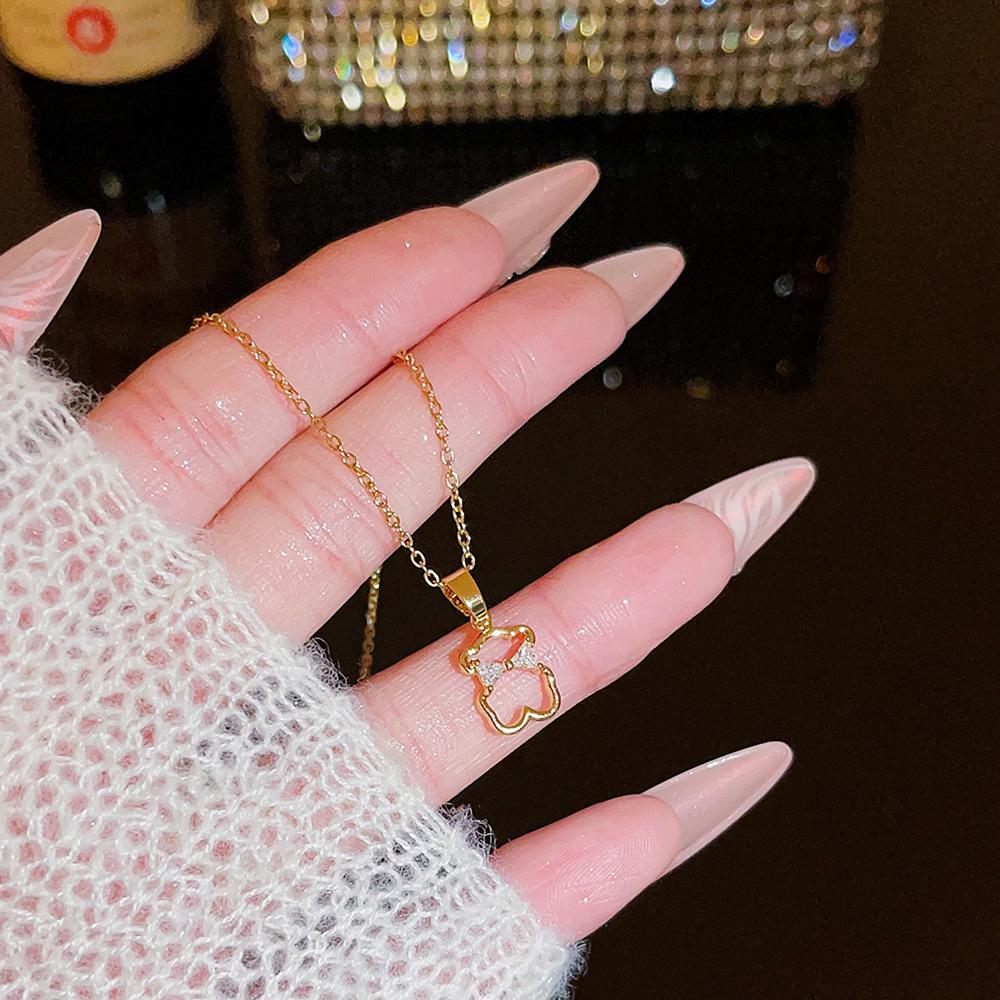 Fashion Light Luxury Titanium Steel Necklace Women'S High-End Pendant Sweet Temperament Collarbone Chain Does Not Fade Accessories
