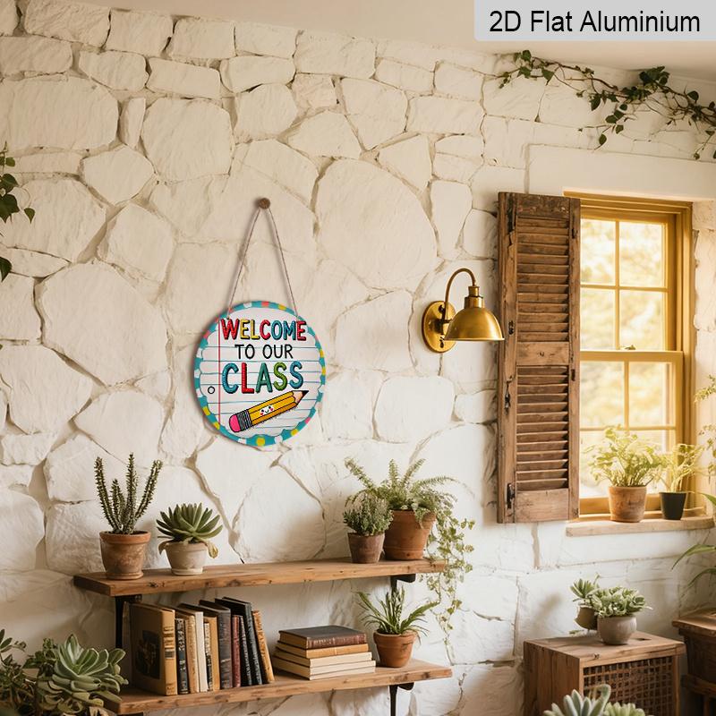 Plat 2D, 1 pièce Panneau Rond en Aluminium « Bienvenue Dans Notre Classe », Design Mignon Smiley Crayon & Carnet, Décoration Murale de Salle de Classe à Pois Vifs, Imperméable