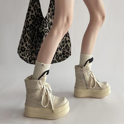 Scarpe alte dal design di nicchia da donna autunno e inverno nuovi stivaletti sportivi casual con rialzo suola spessa versatili scarpe bianche