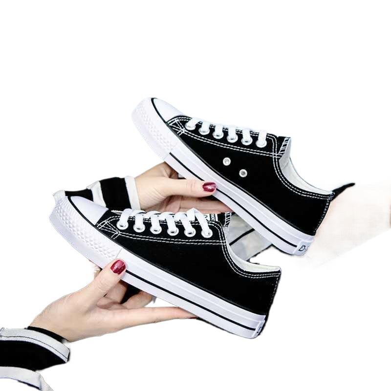 Canvas shoes female students versatile casual baseplate shoes 2025 new breathable Korean version classic cloth shoes little white sneakers