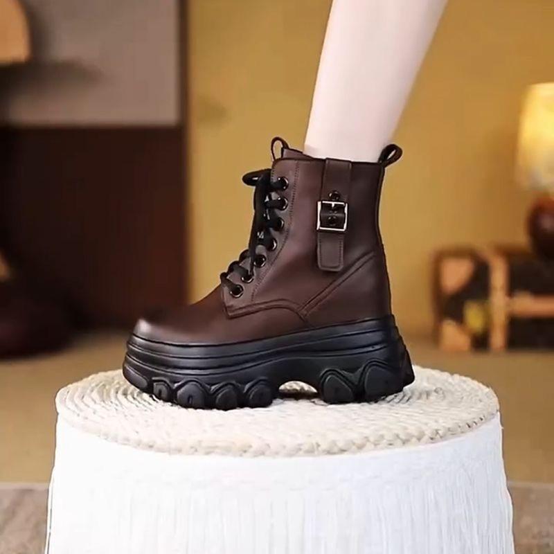Retro British style platform Martin boots women's 2025 winter new small man height and thinness versatile locomotive short boots
