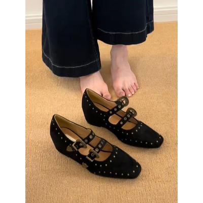 Style punk niche double boucle ceinture rehausseur intérieur tête carrée daim Mary Jane chaussures rivets bord peu profond chaussures à enfiler