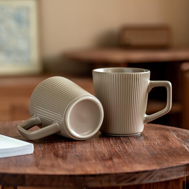1Pc 500ml Embossed Ceramic Milk Coffee Mug Pure Color Striped Decoration with Handle Household Office Coffee Cup Water Cup Gift