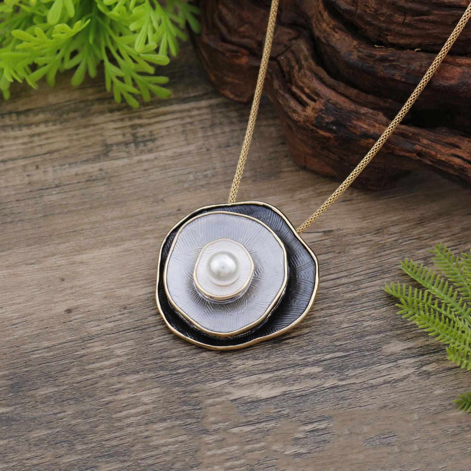 

New enamel pearl flower mesh chain pendant, women s fashion high sense rose necklace