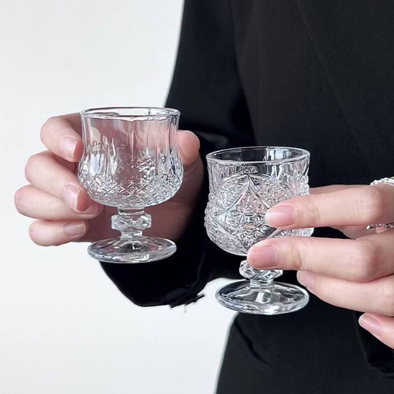 ZISIZ Retro Engraved Mini High-Foot Shot Glass