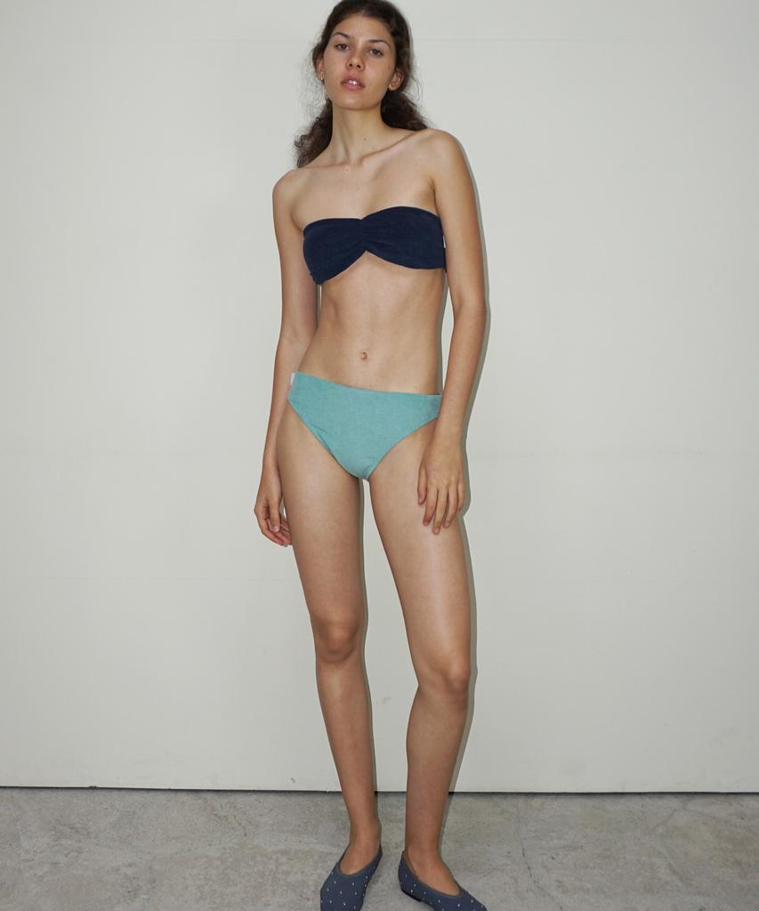 Tteolseutikeulleob Terry Bikini (Navy) - Bandeau Top