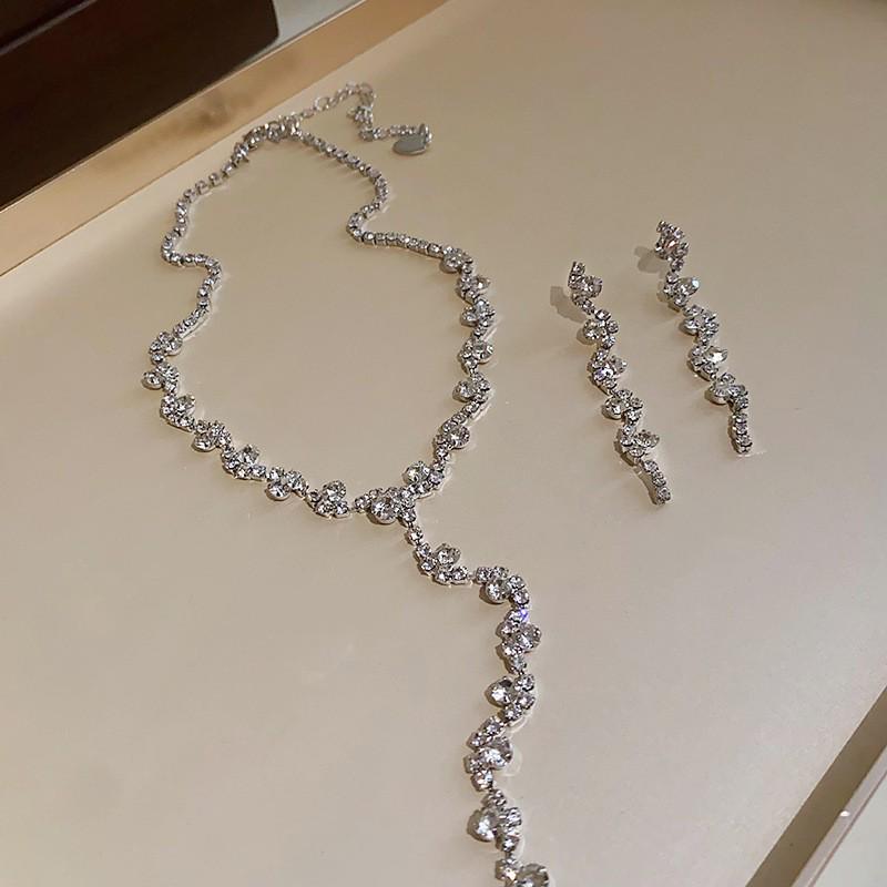 European Cross Jewelry Necklace and Earrings Set - Elegant, Light Luxury Claw Chain with Irregular High-End Design.
