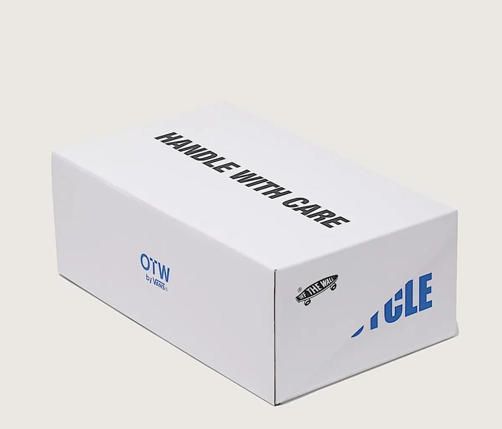 VN000EEUBLA Gallery Dept. Vans Authentic 44 Black (Men's)