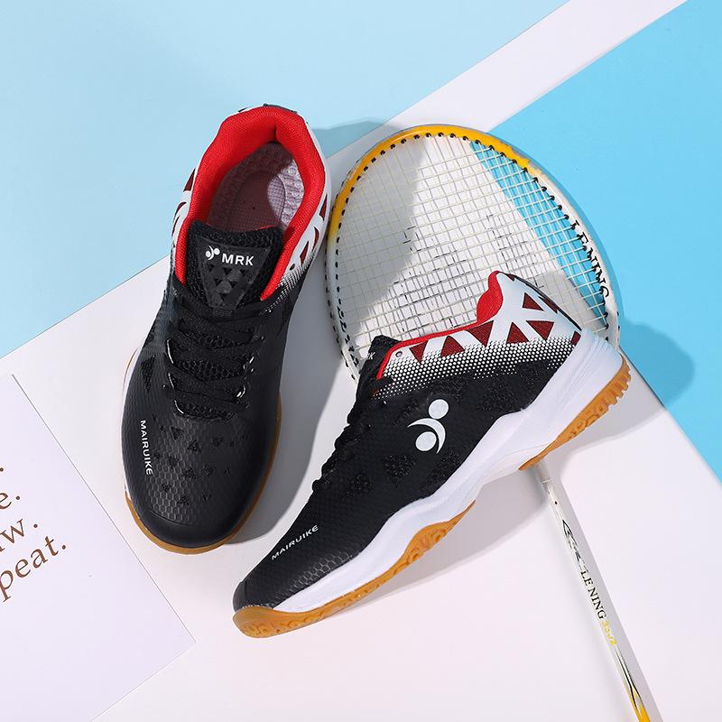 

Уличные дышащие бадминтонные нескользящие соревновательные кроссовки легкие и износостойкие улучшенные профессиональные спортивные тренировочные парные теннисные кроссовки 45 чёрный