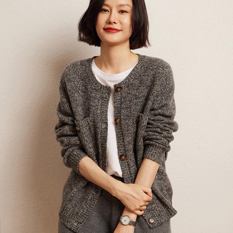 Women's Retro Floral Button-Up Cashmere Cardigan - Round Neck, Thick, Double Pocket, Slimming Knit Sweater for Autumn/Winter