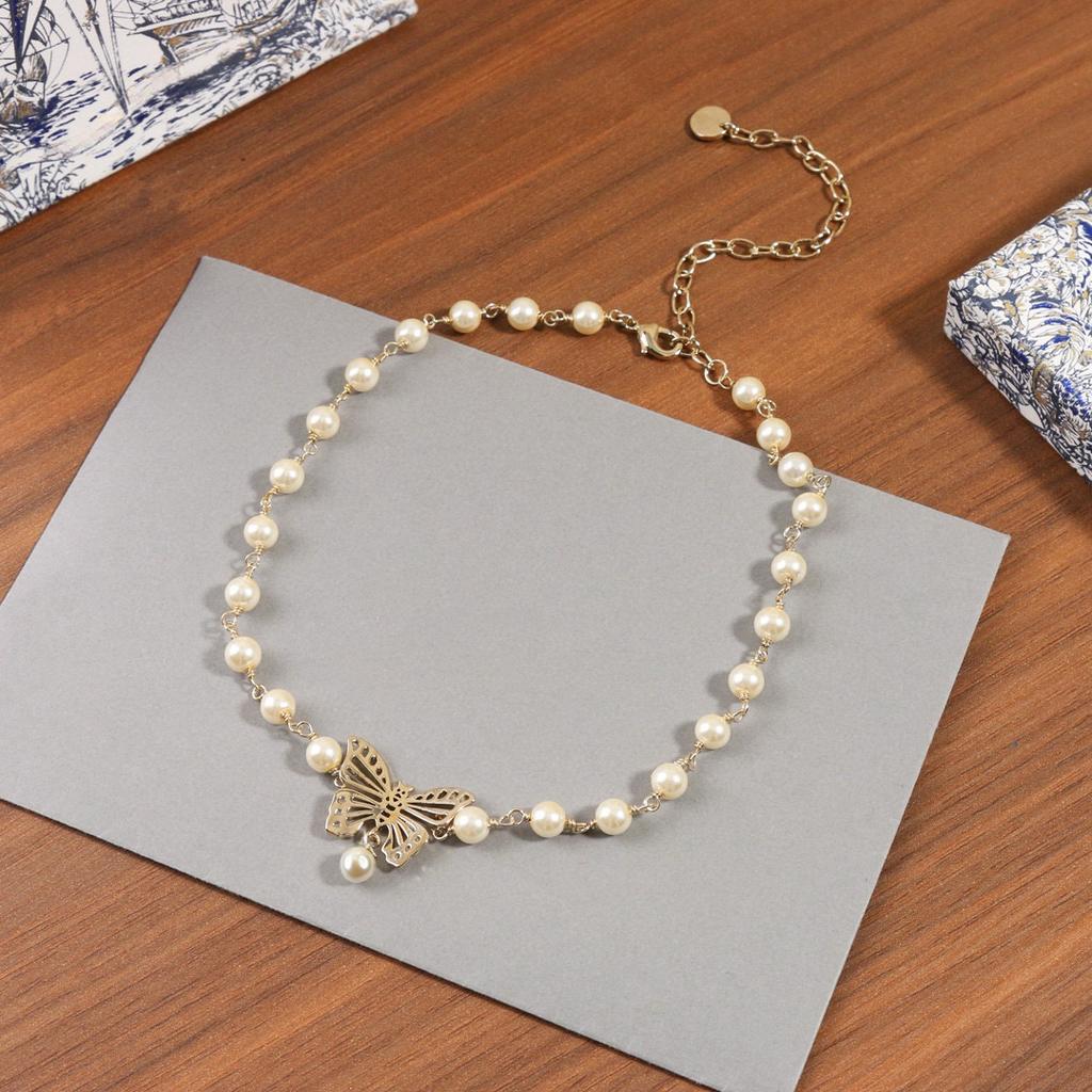 New Hot Brand Vintage Women's Necklace Luxury Jewelry For Women Fashion Butterfly Type Designer Pendant Pearl Chain Choker