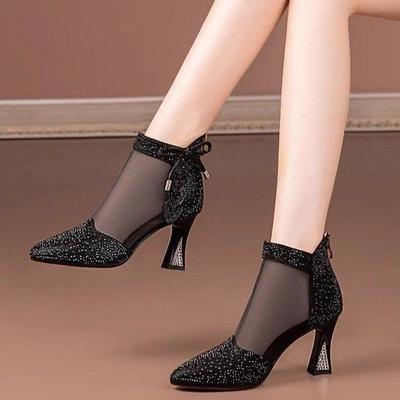 Weicher Teig neue spitze High-Heel coole Stiefel 2025 Sommer dicker Absatz spitz Mesh hohl atmungsaktiv Strass Mesh Stiefel Damen