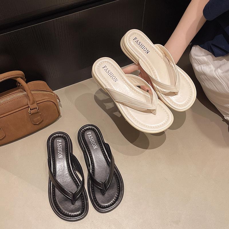 Women's Summer Internet Celebrity Ins 2025 Cool Slippers Non-slip Pinch Foot Flat Bottom Thick Bottom Beach Slippers