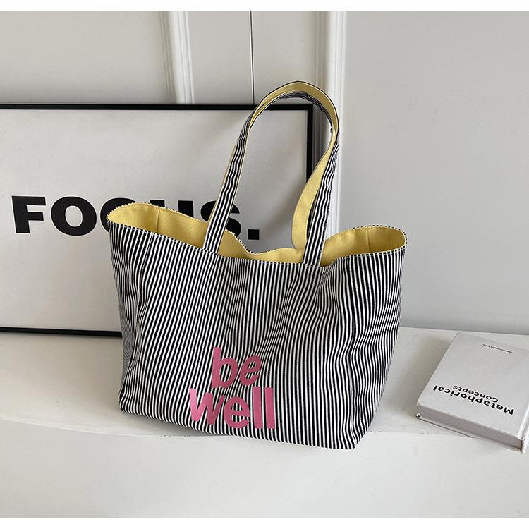 Вместительная полосатая сумка-тоут женская 2025 новая трендовая летняя плечевая холщовая сумка повседневная универсальная сумка-тоут с надписью