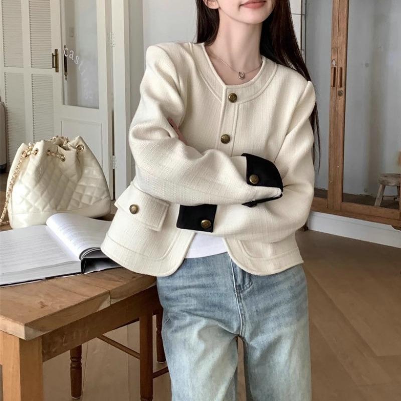 Autumn and Winter New High-end Short Top Women's Design Niche Small Fragrance White Popular Jacket