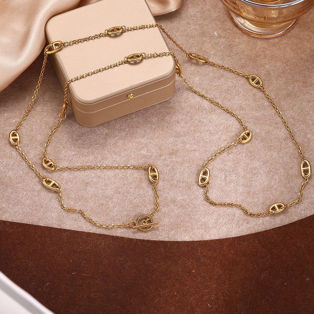 Versatile Light Luxury Titanium Steel Women's Necklace with OT Buckle - Long Chain Pig Nose Design Temperament Accessory.