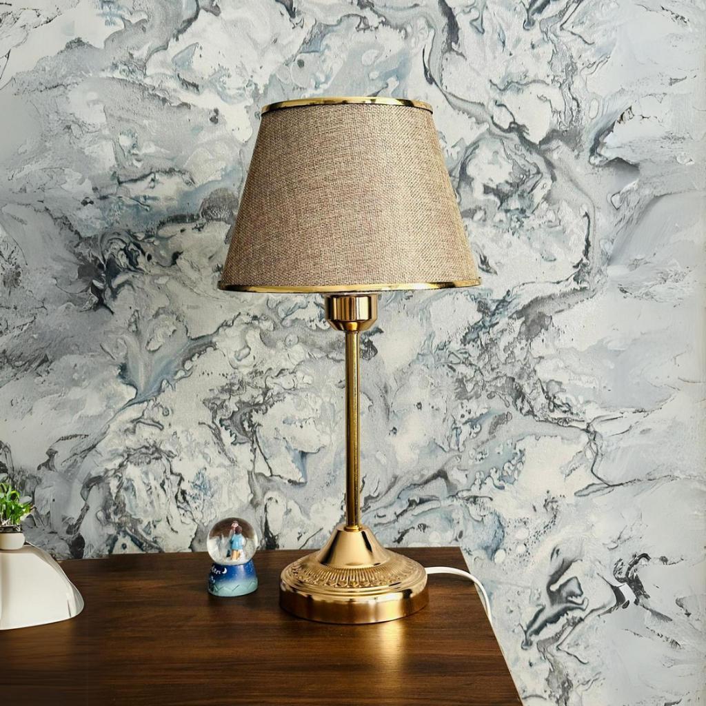 

Royal Gold Metal Footed Lampshade Kumbeige Gold Striped Fabric Headboard Bedroom Lampshade Living Room Table Lamp