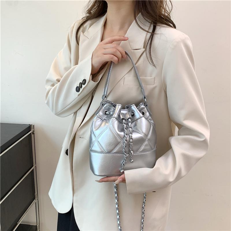Car sewing bucket bag women's shoulder bag solid color mother bag large capacity  new fashion popular women's bag