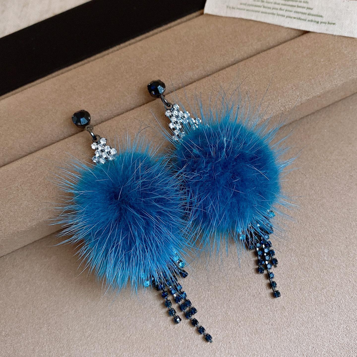 Осенние и зимние ретро серьги-гвоздики с ромбами, инкрустированными бриллиантами, и синим помпоном, серьги с темпераментом и индивидуальностью, серьги женские