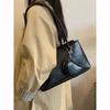 Korean Niche High-end Long-handled Shoulder Armpit Bag, New Large-capacity Love Earphone Bag, Commuter Tote Bag.
