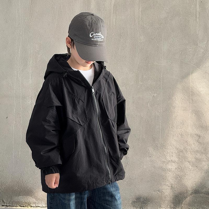 

Детская осенняя ветровка с капюшоном в корейском стиле для мальчиков – Спортивная верхняя одежда на молнии 140 cm чёрный