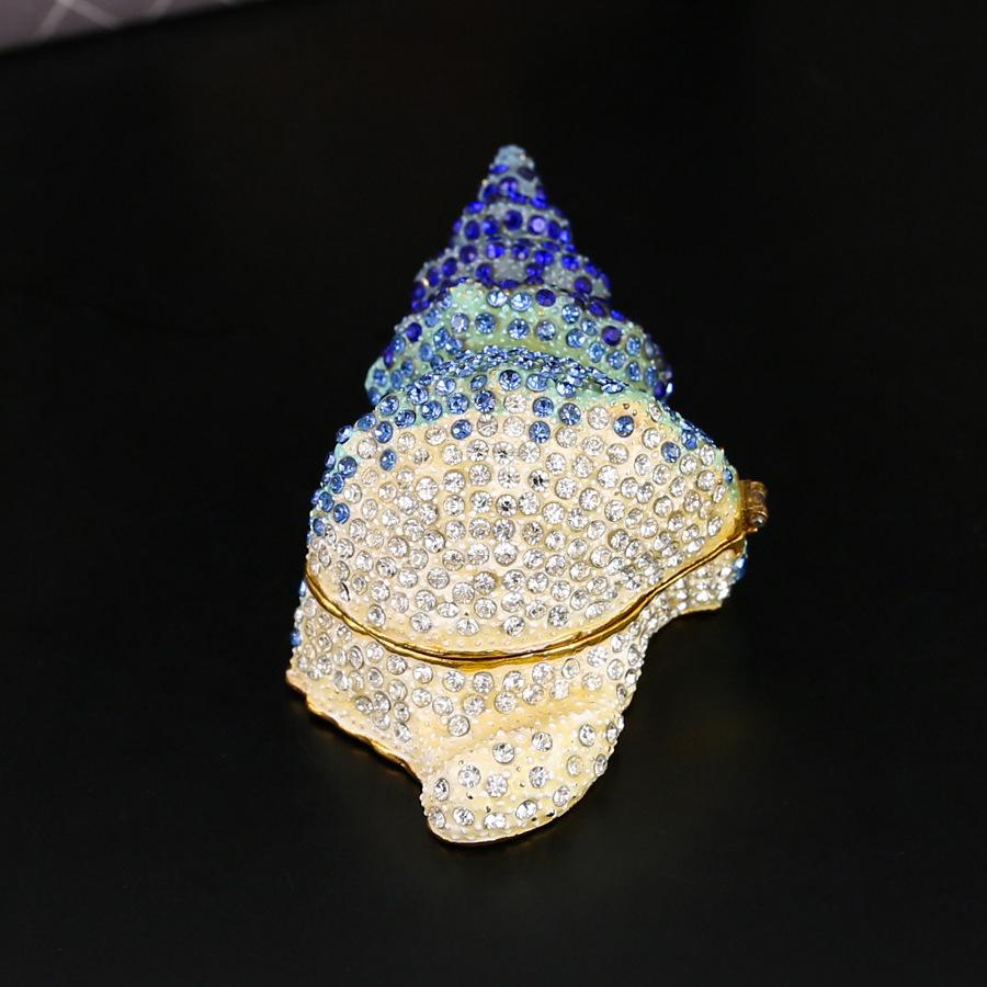 Caixa de joias azul concha incrustada com diamantes de luxo leve, tampa flip, protetor de poeira para anel, brincos de tarraxa, armazenamento de joias, ornamento de artesanato em metal.