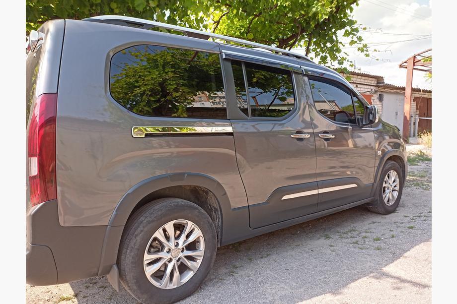 

sliding door moldings (2 pcs., stainless) for Toyota Proace City