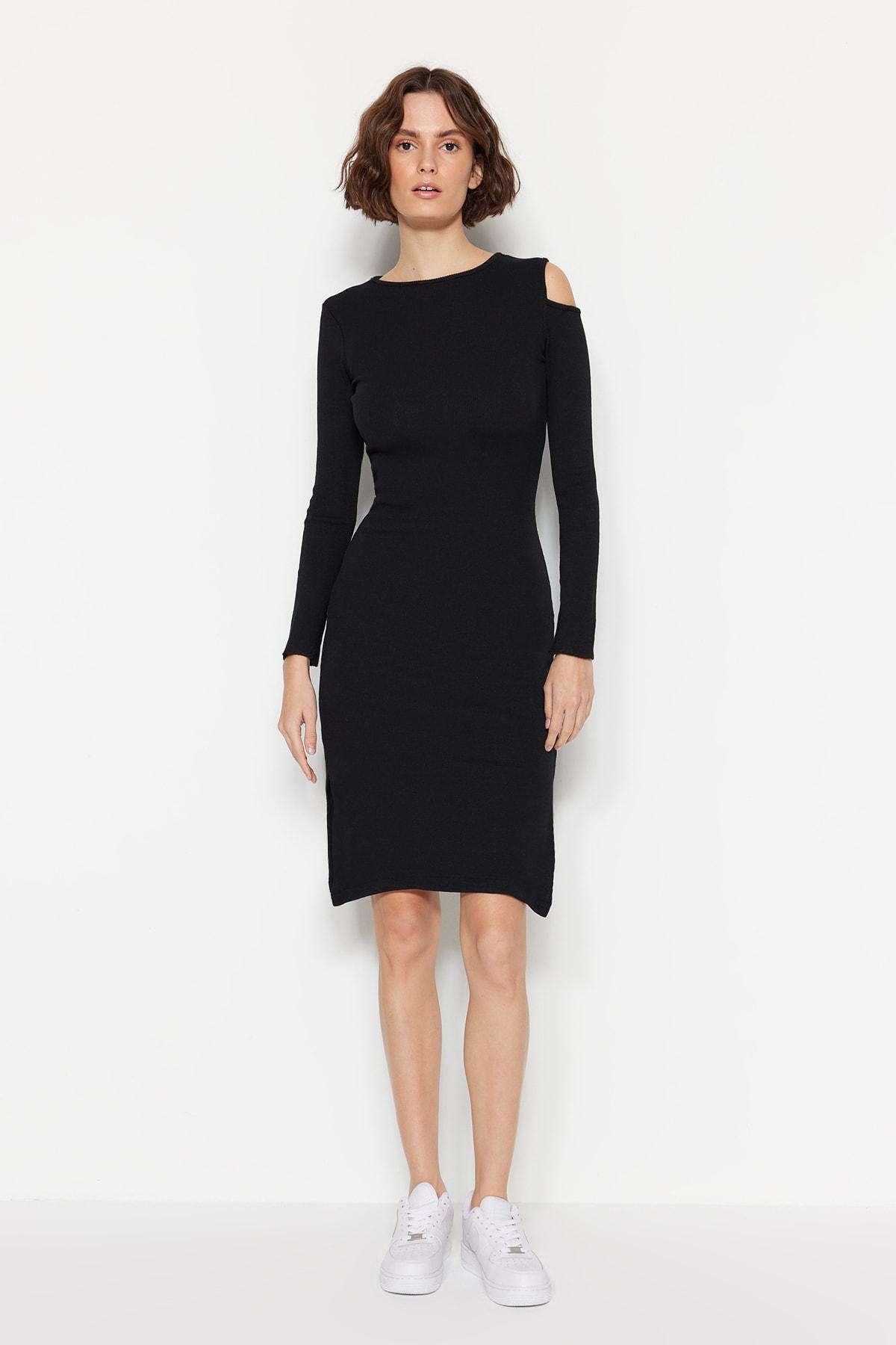 

Платье - Черный - Облегающее