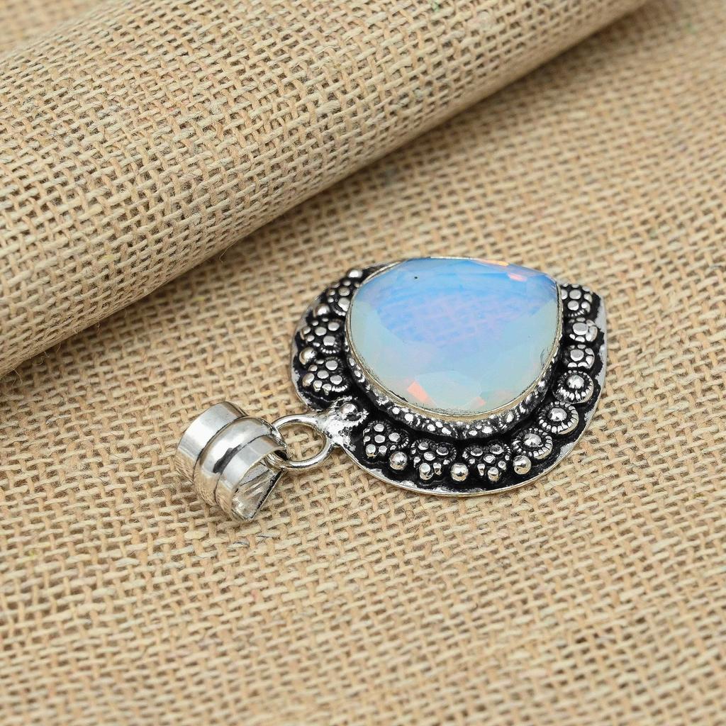 Mleczny Opal Kamień Szlachetny Ręcznie robiona Biżuteria ze Srebra Próby 925 Niesamowity Wisiorek