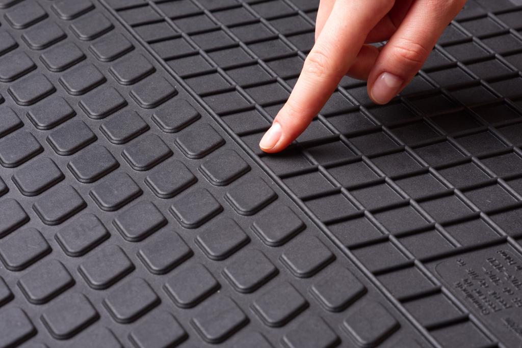 Dywaniki Motohobby 150103 + OSŁONA 200000/1 - Opel Astra III H 2004-2014 STOP. OP przód - ZAMONTOWANE