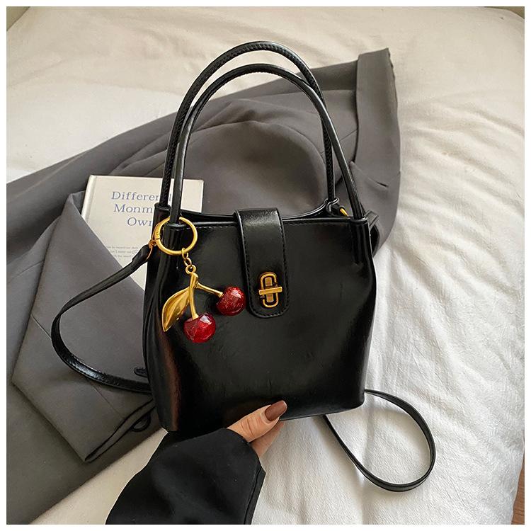 Simple Retro Small Bag Women's 2025 Autumn New Trendy Out Hand Bag Popular Shoulder Messenger Bag Bucket Bag